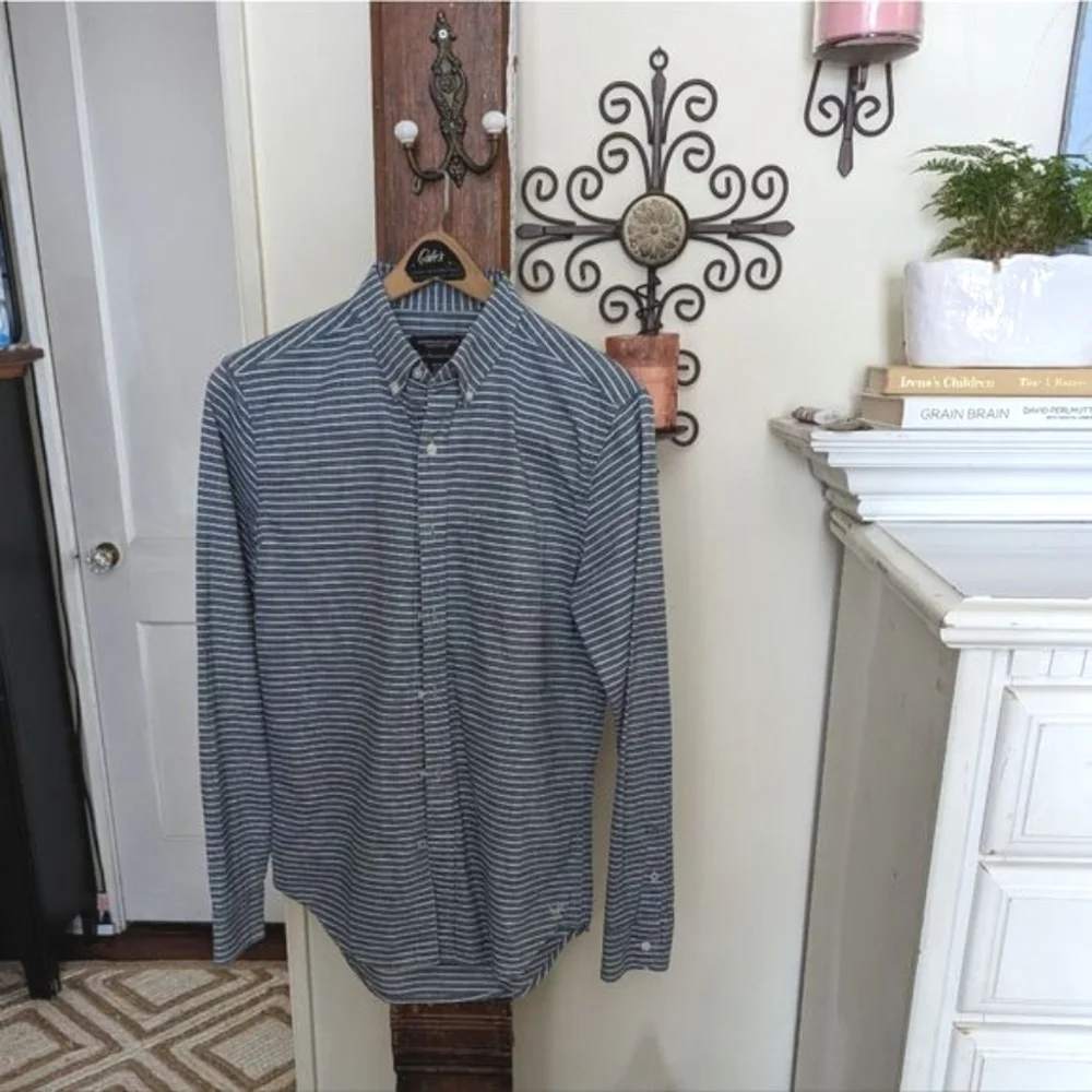 American eagle men's button down striped xs